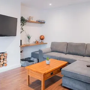 Holiday home Tu Casa , A Beautiful & Peaceful 4 Bedroom House With Garden, Bbq Area , Ev & Parking, Brighton